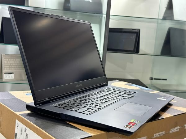 Lenovo Legion 5 M15 R7 Ryzen Ed. GAMING PC