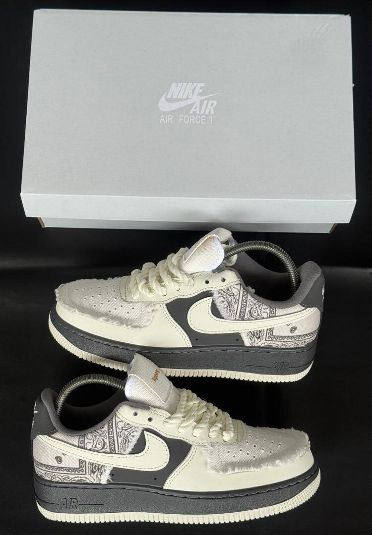 Nike Air Force 1 Noir et Blanc
