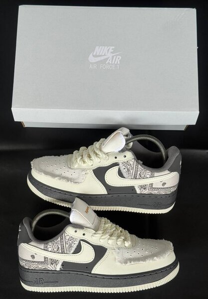 Nike Air Force 1 Noir et Blanc