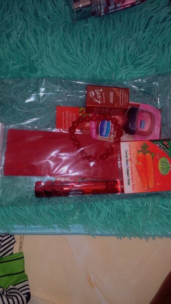 Ensemble de cadeaux rouges