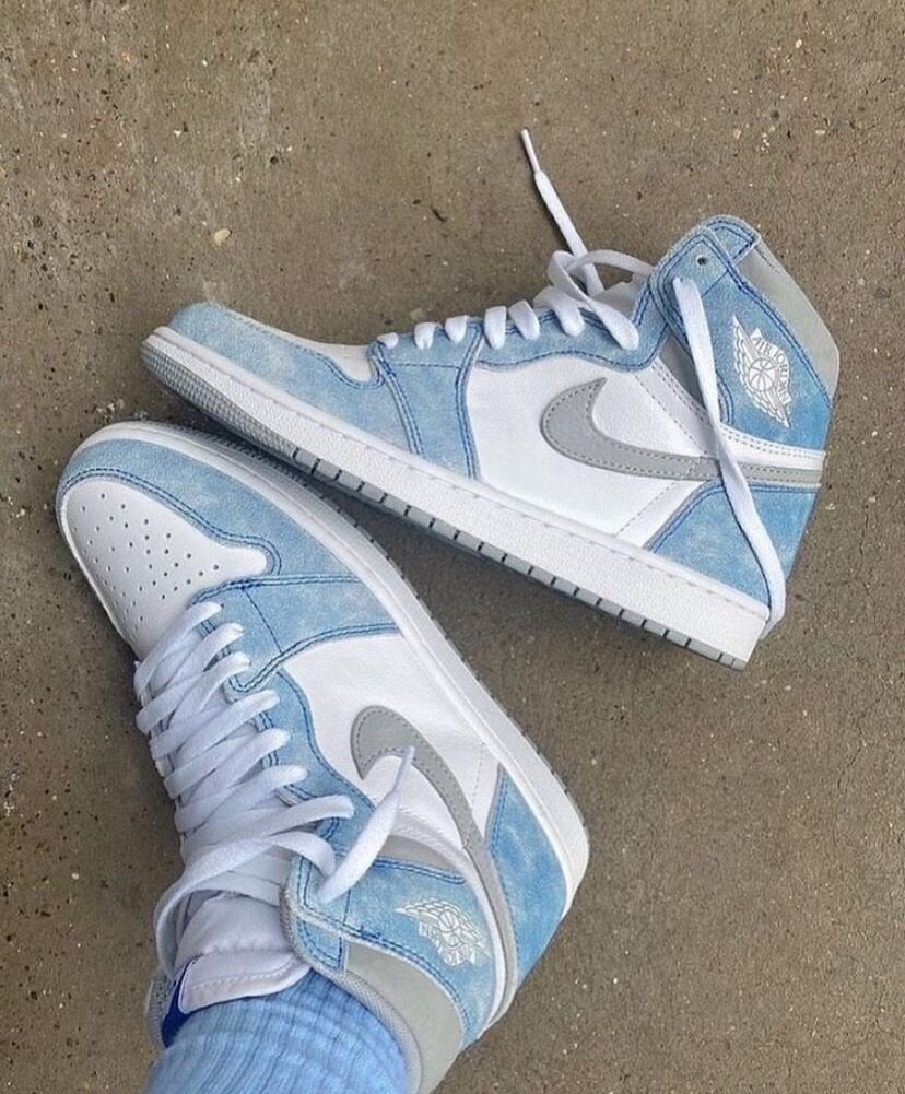 NIKE AIR JORDAN 1 RETRO HIGH