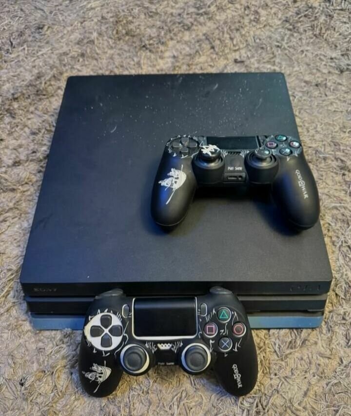 PRE-OWNED PLAYSTATION 4 PRO