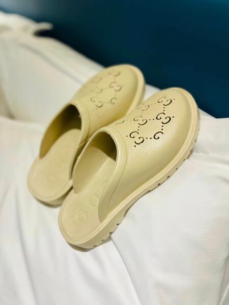 CUCCI sandals, white.