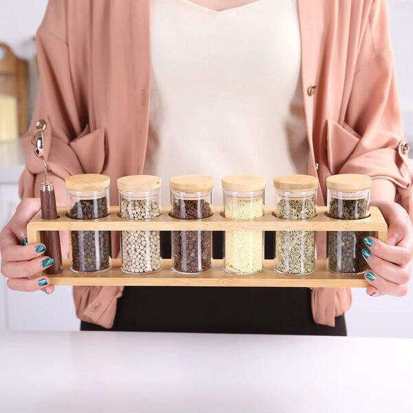 Ensemble de bocaux à épices en bambou