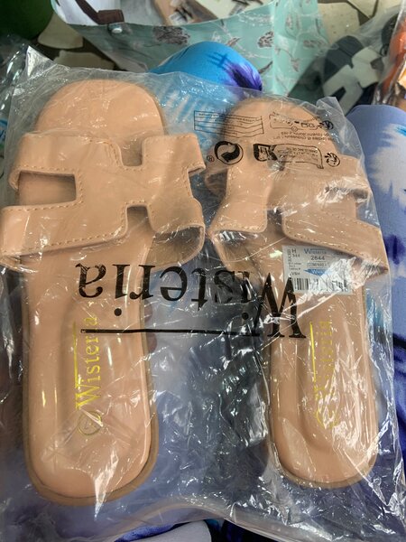 Sandales en plastique confortables