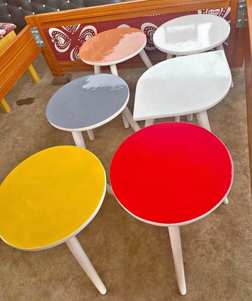 Tables basses modernes colorées