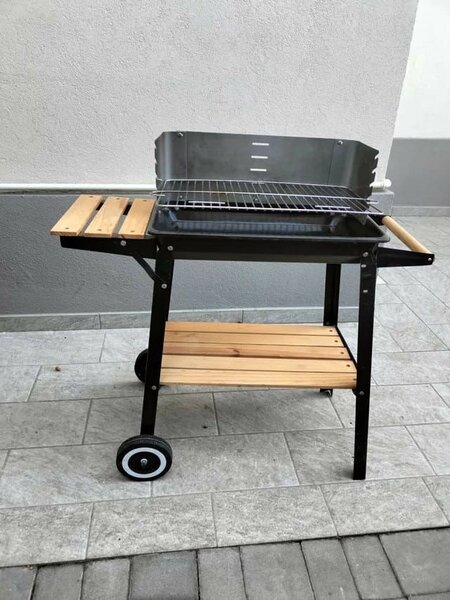 Barbecue à charbon Ilux disponible neuf