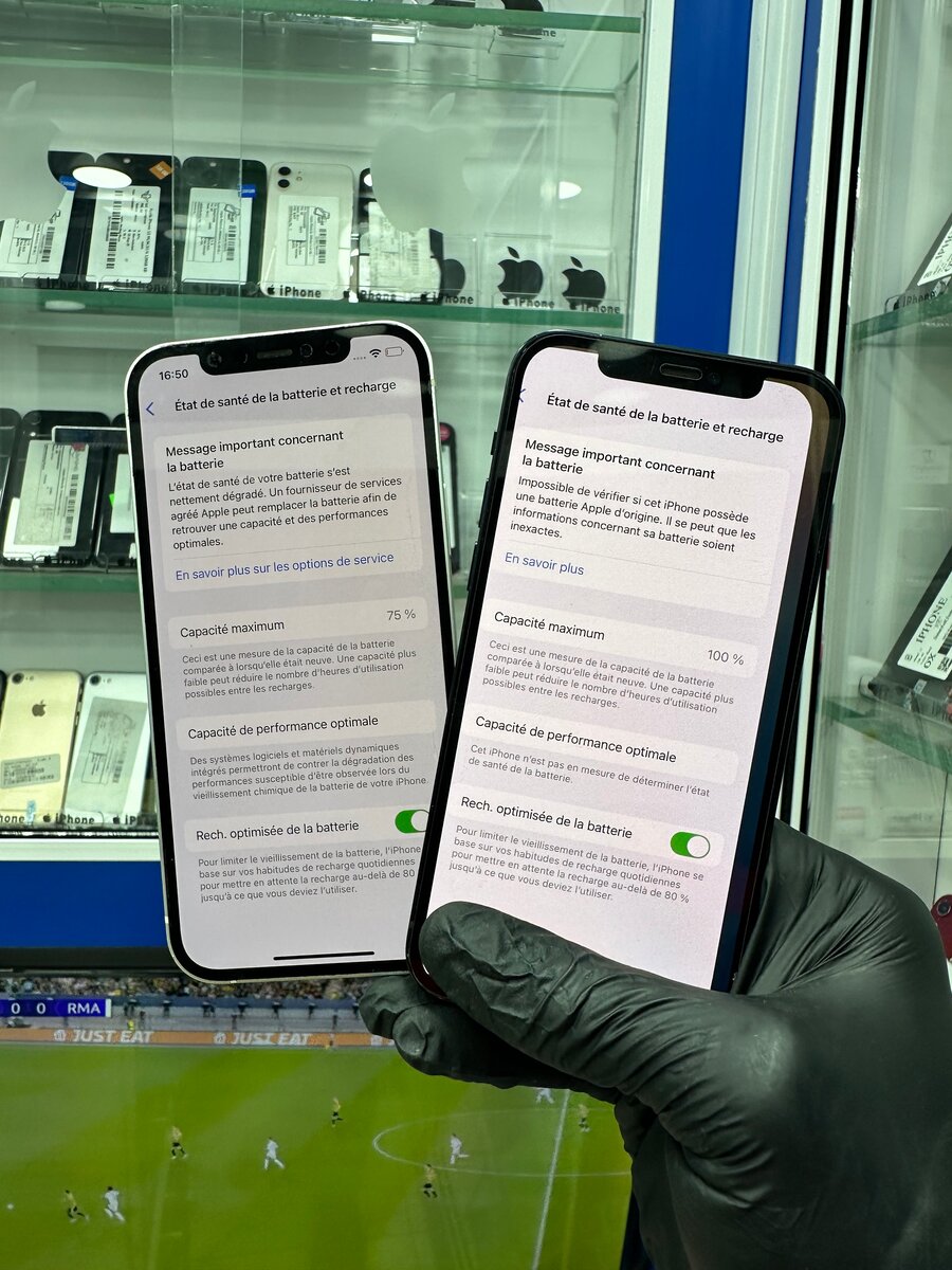 iPhone 12 simple Noir et Blanc