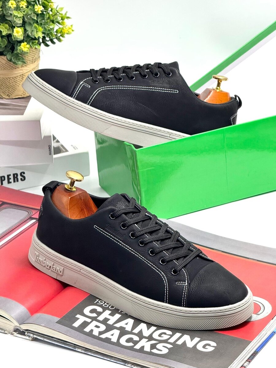 TIMBERLAND BLACK AND GREY