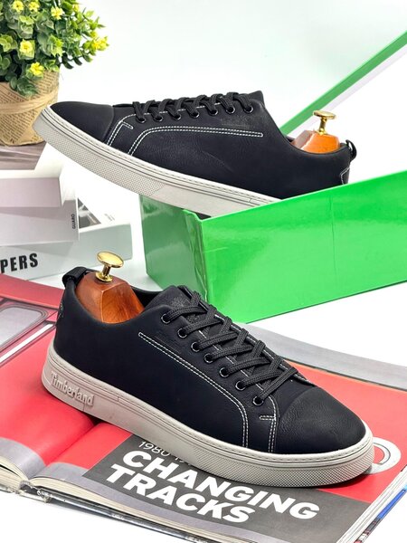 TIMBERLAND BLACK AND GREY