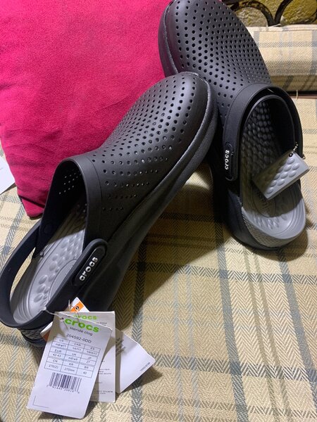 Crocs noirs