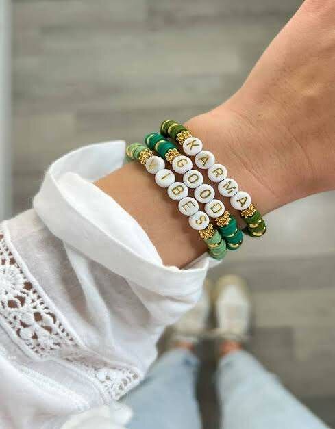 Bracelets colorés en perles