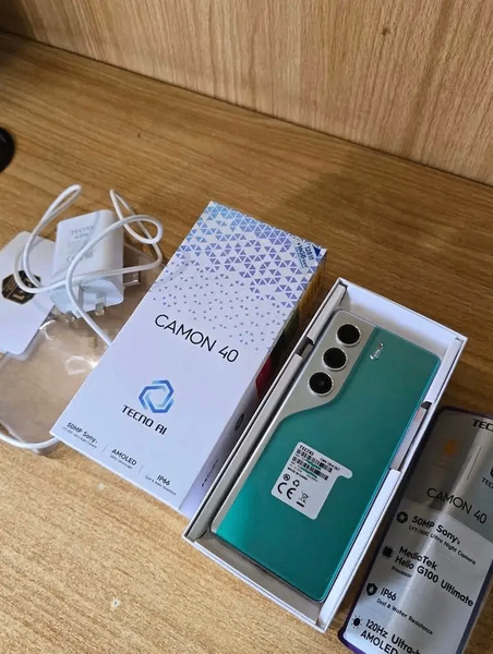 Tecno Camon 40 - Smartphone