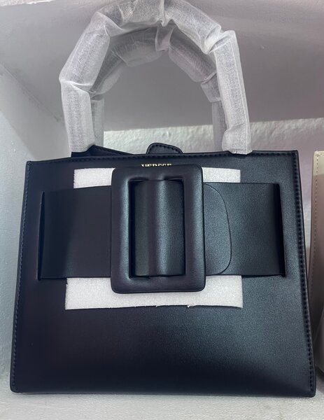 Sac à main élégant avec boucle