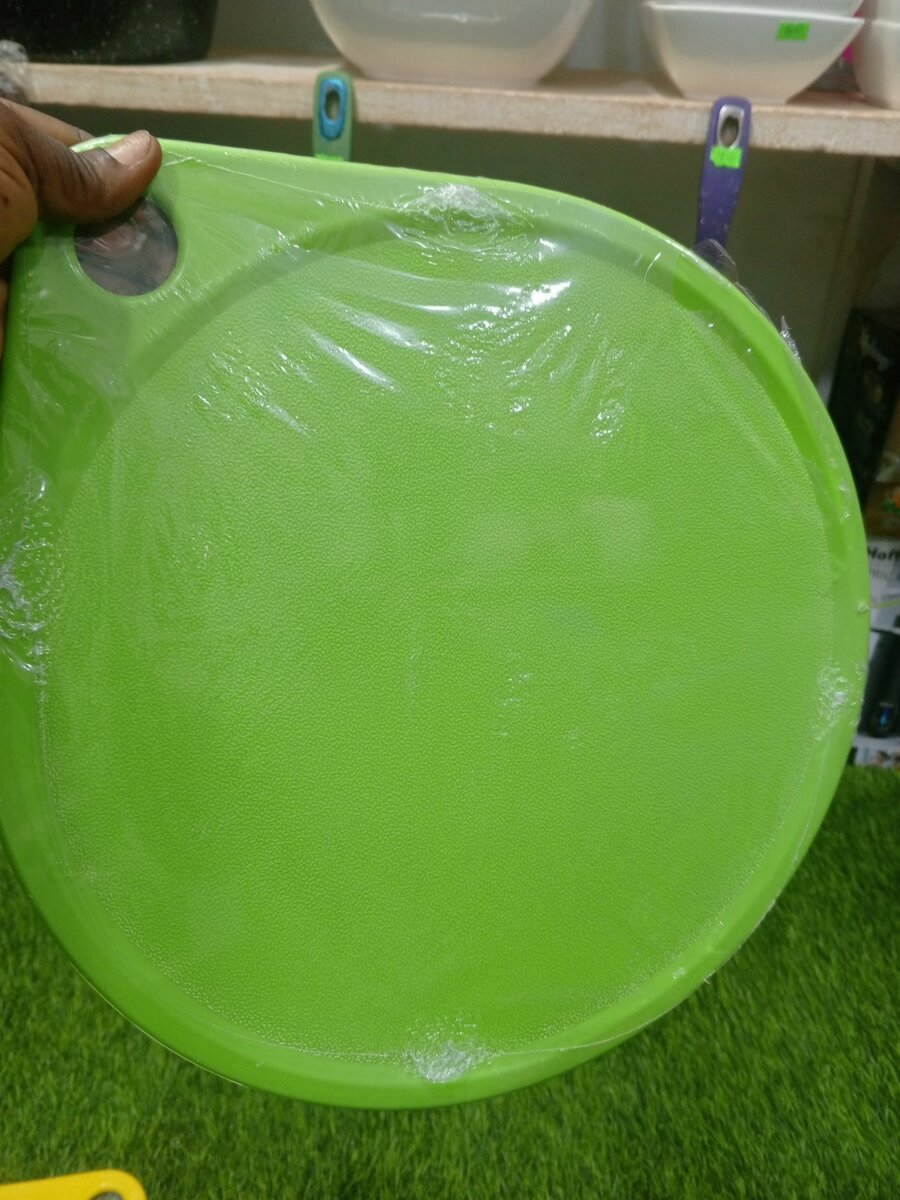 Chopping board with knife