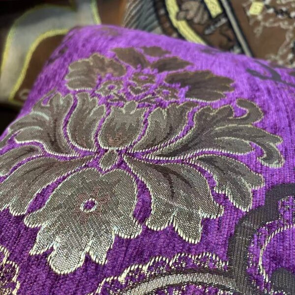 Coussin décoratif brocart violet