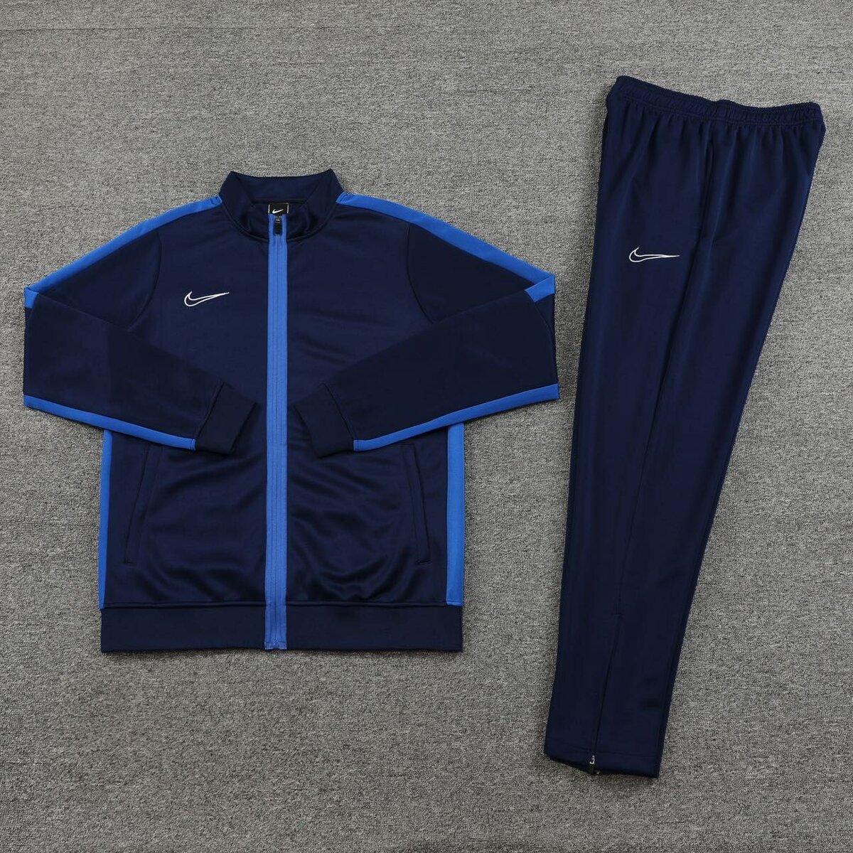 NIKE TRACKSUIT