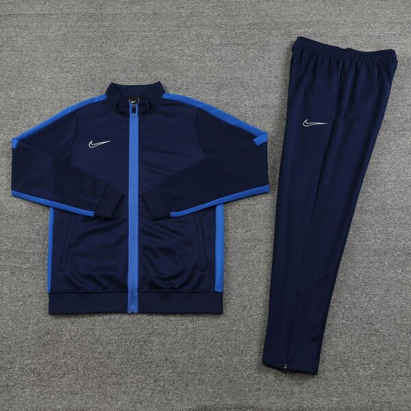 NIKE TRACKSUIT
