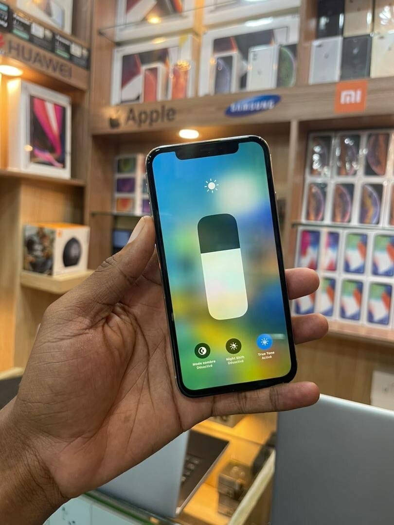 iPhone X 64go quasiment neuf 75.000 kao