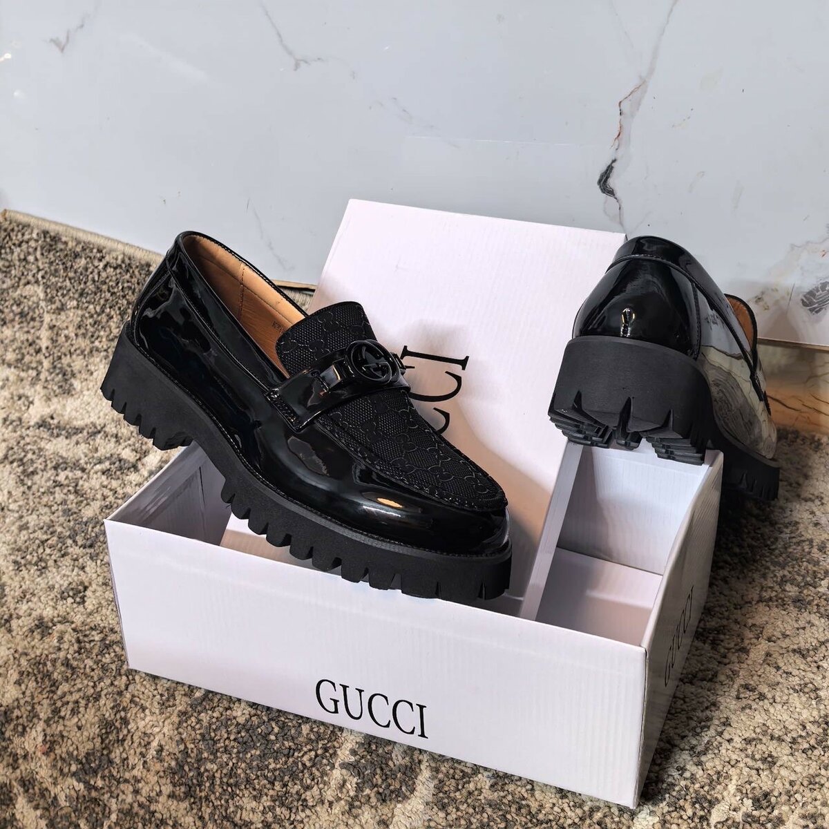 Mocassins Gucci en cuir noir