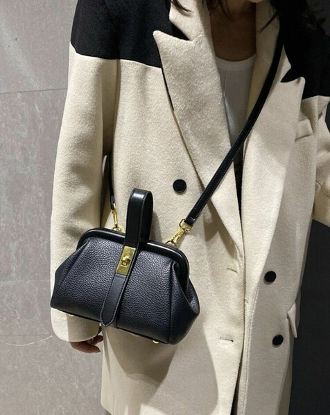 Sac à main en simili cuir noir