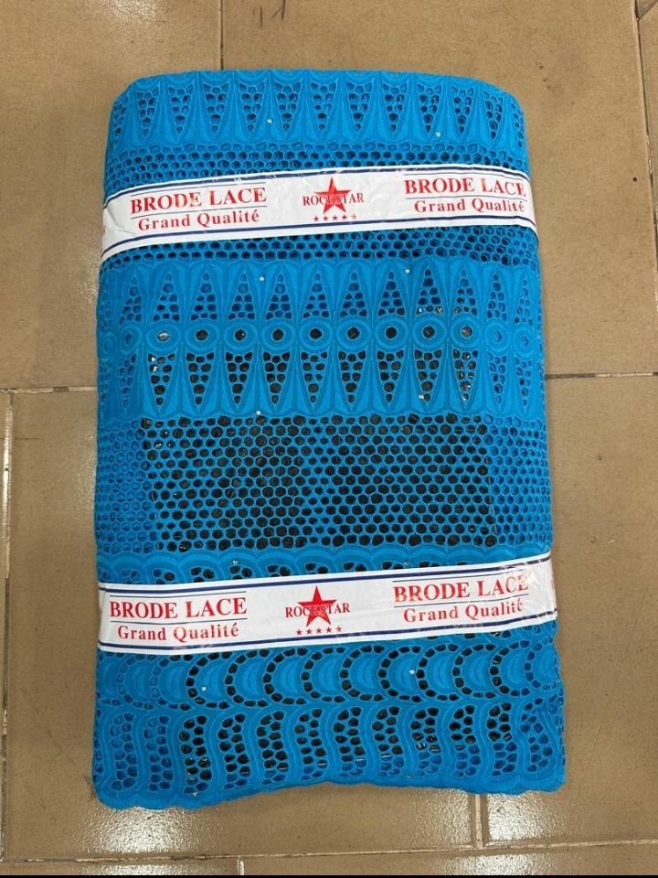 Dentelle Brodée de Haute Qualité