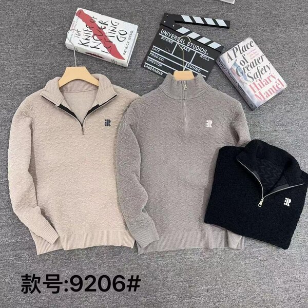 Pull à col zippé élégant