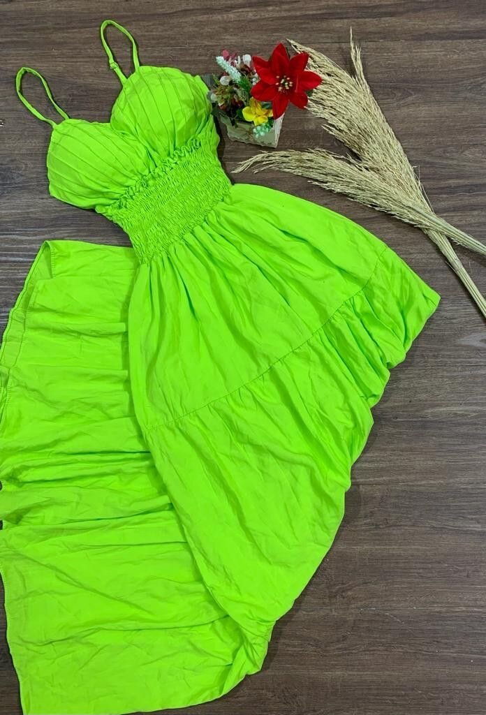 Robe élégante verte fluo