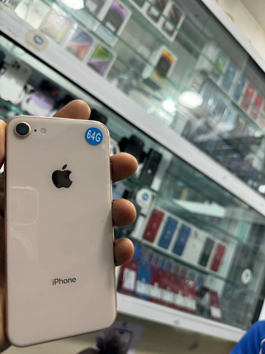 iPhone 8 64g très propre