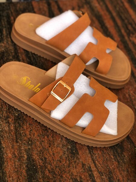 Sandales en cuir marron