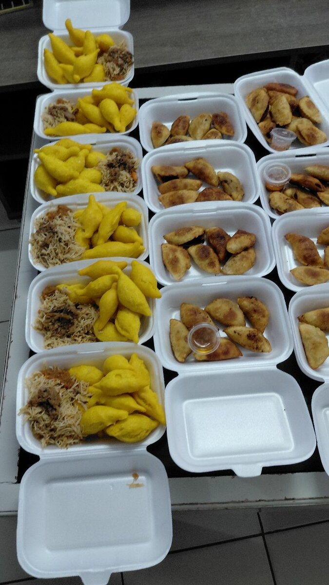 Assortiment de samosas délicieux