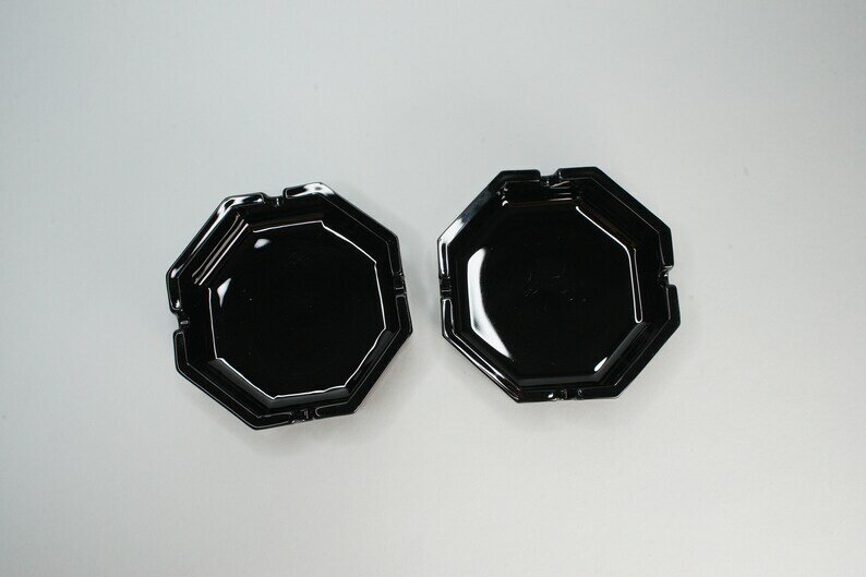 Cendriers noirs élégants