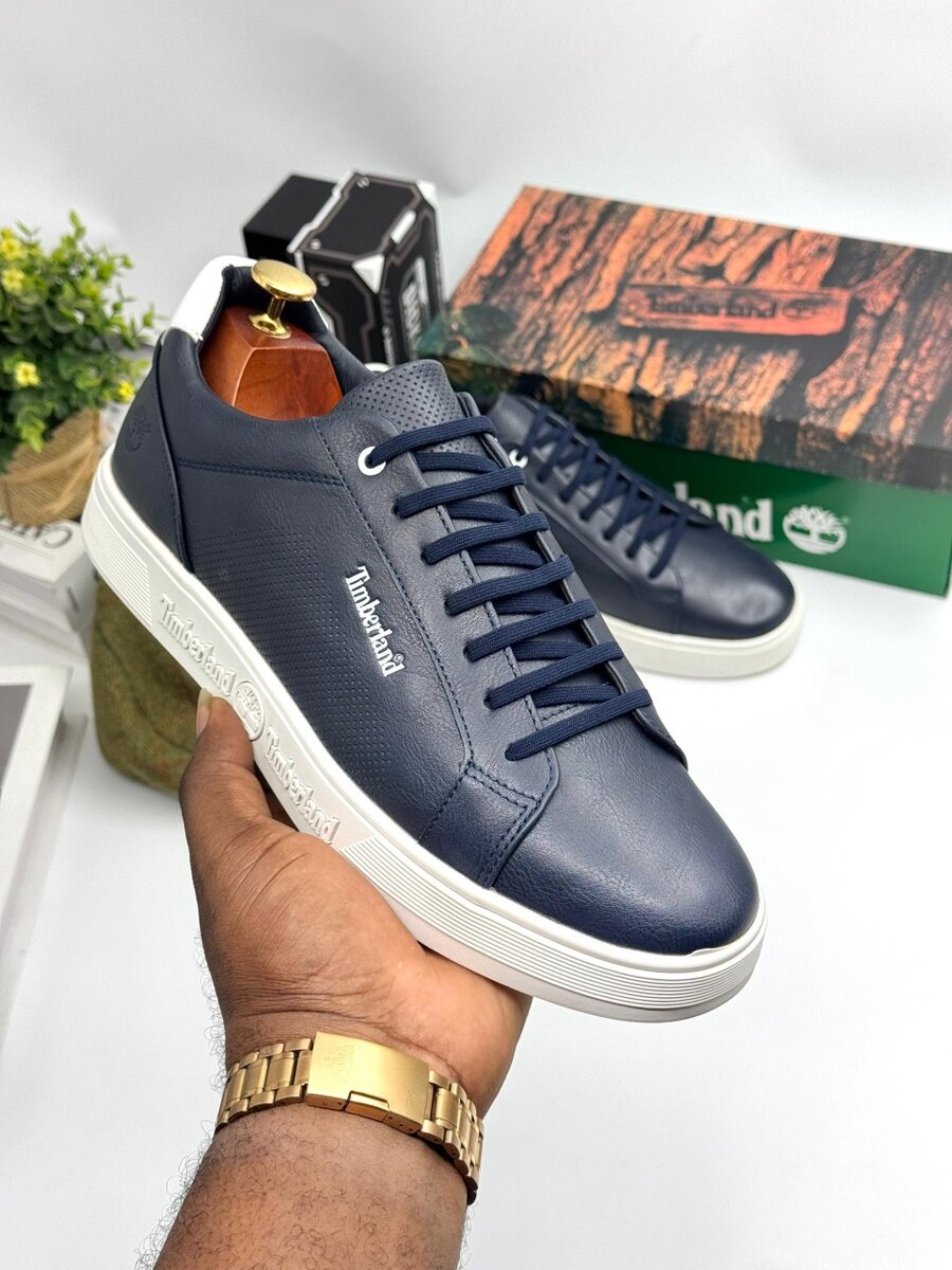 TIMBERLAND NAVY AND WHITE
