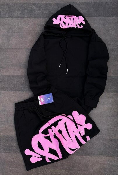 Ensemble streetwear hoodie et short
