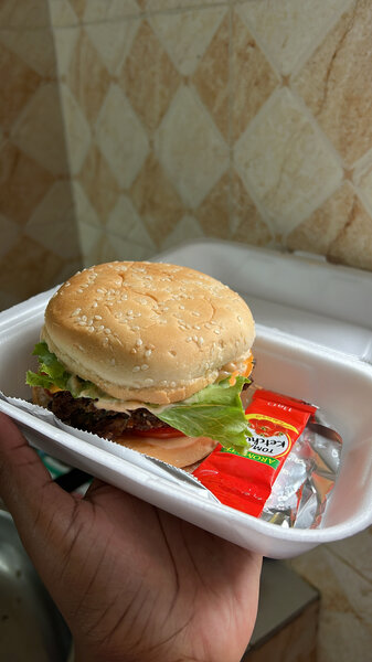 Délicieux cheeseburger