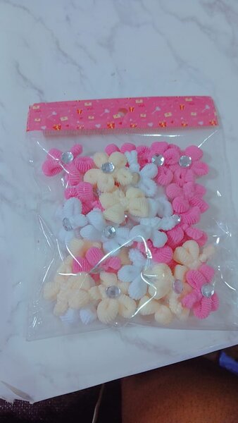 Lot de fleurs en tissu colorées