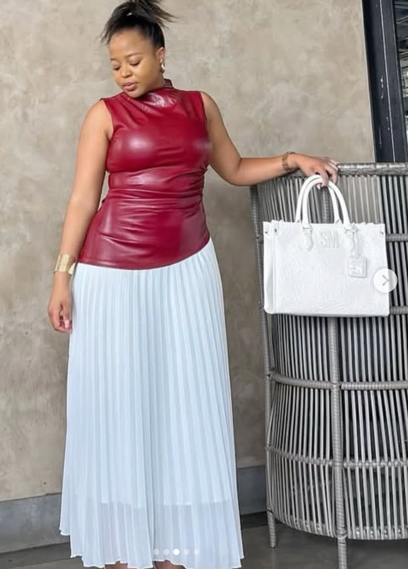  MIDI PLEATED SKIRT. SIZE 12/14.