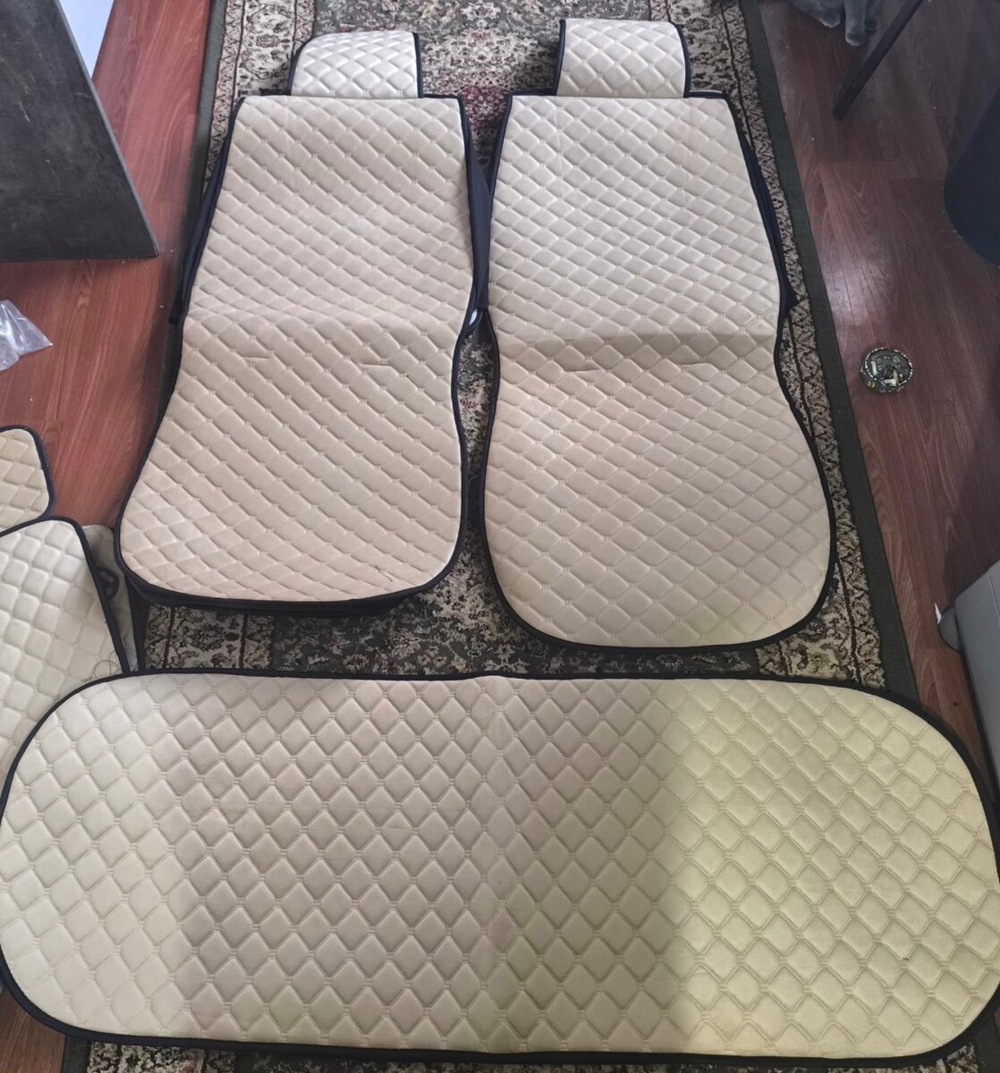 Полный комплект спереди и сзади абсолютно новые универсальны