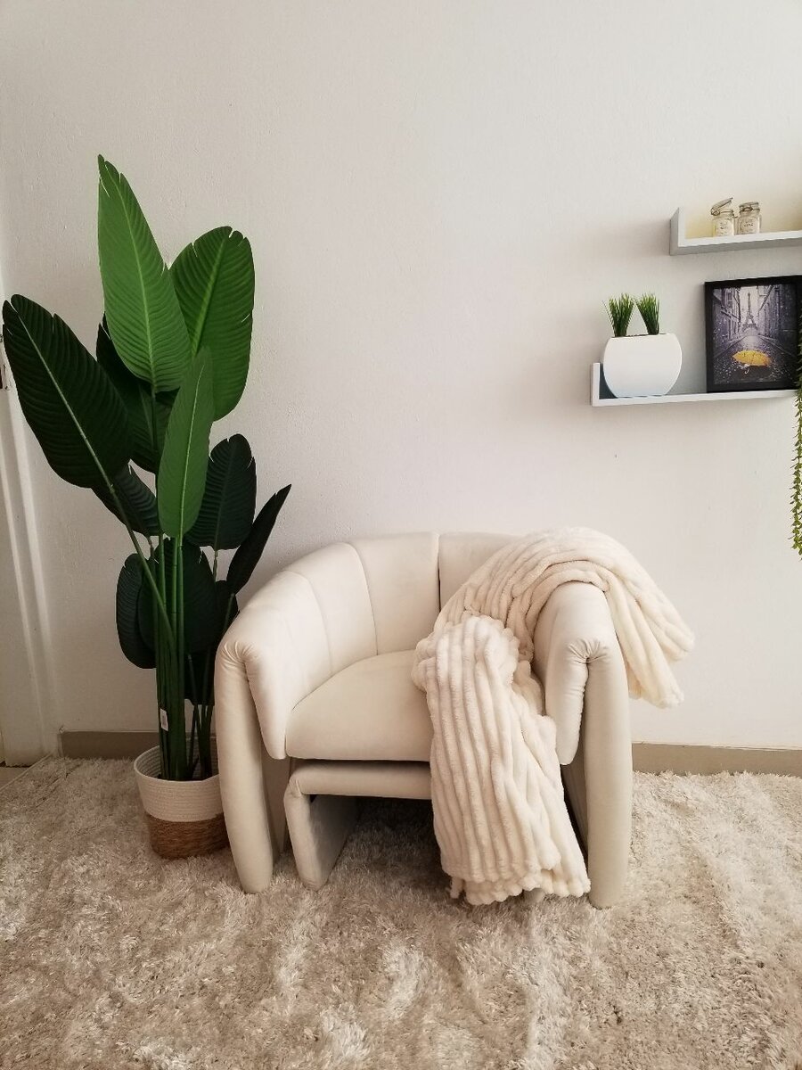 Artificial plant 2 metres k1900,bedding,k800 and electric st