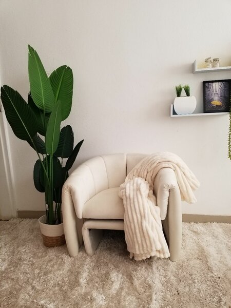 Artificial plant 2 metres k1900,bedding,k800 and electric st