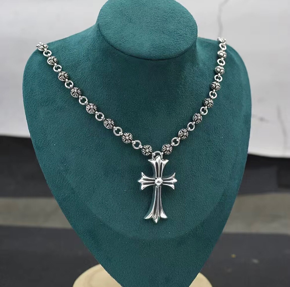 Collier Croix en Argent Élégant
