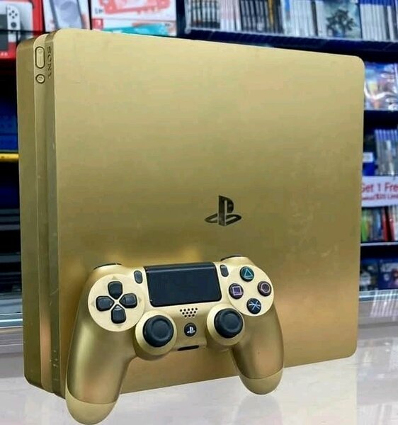 Console PS4 Dorée Édition Limitée
