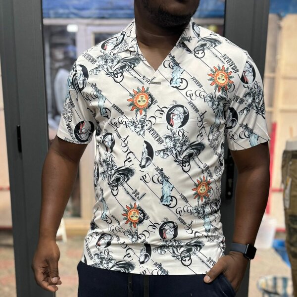 T-shirt à motifs uniques