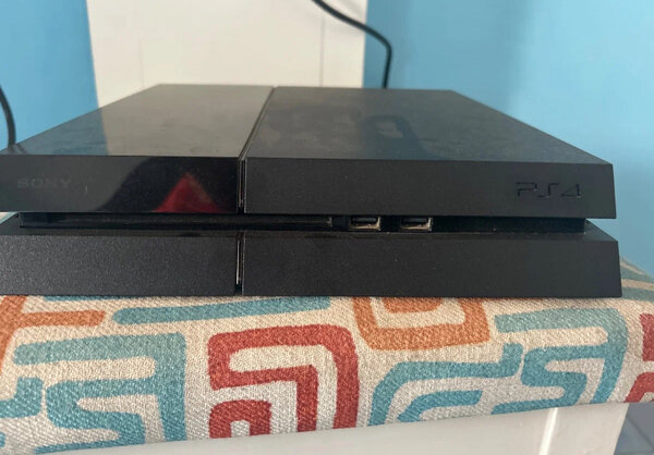 Console PS4 avec manette