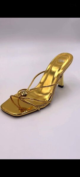 Sandales dorées à talons