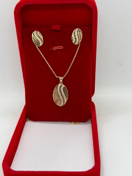 Ensemble Collier et Boucles d'Oreilles Dorées