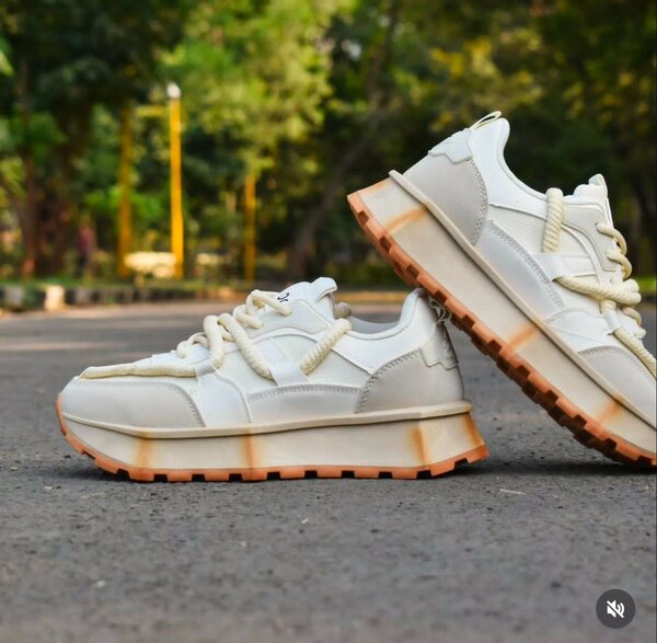 Sneakers tendance blanches confortables