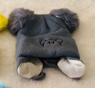 Hat with pompon for babies grey