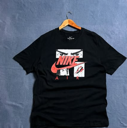 Nike Air Manga Graphic T-shirt size : L 
