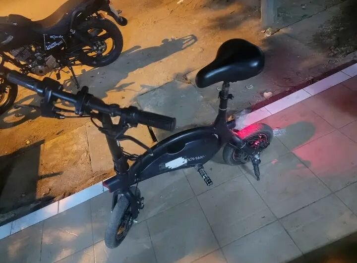 Vélo électrique pliable compact